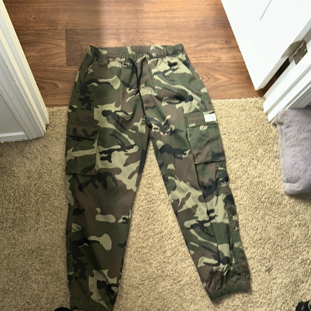 Women’s camo cargos